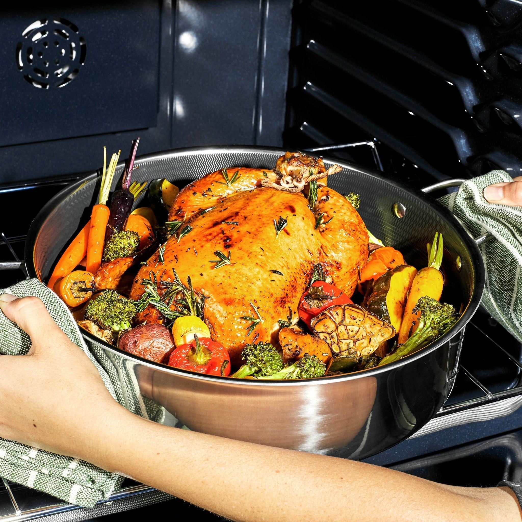 Hybrid Deep Sauté Pan/Chicken Fryer with Lid, 7-Qt